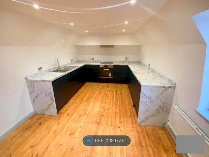 3 Bedroom Maisonette To Rent In Bonhay Road, Exeter EX4