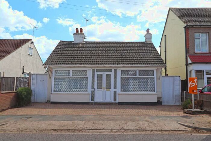 2 Bedroom Bungalow To Rent In North Avenue, Southend On Sea, SS2