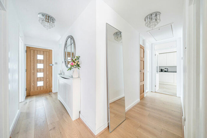 5 Bedroom Bungalow For Sale In Berkeley Gardens, West Byfleet, KT14