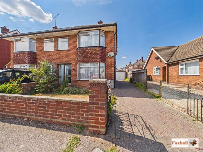 3 Bedroom Semi-Detached House For Sale In Selkirk Road, Ipswich, IP4
