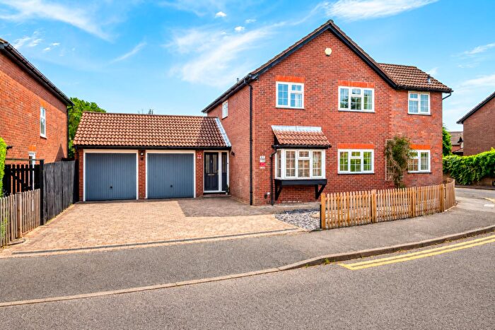 4 Bedroom Detached House For Sale In Balmoral Way, South Sutton, SM2