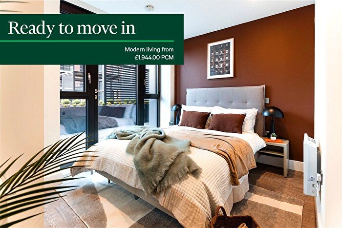 3 Bedroom Flat To Rent In Uncle Leeds, Whitehall, LS12