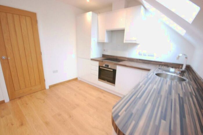 1 Bedroom Apartment To Rent In Castle Crescent, Reading, RG1