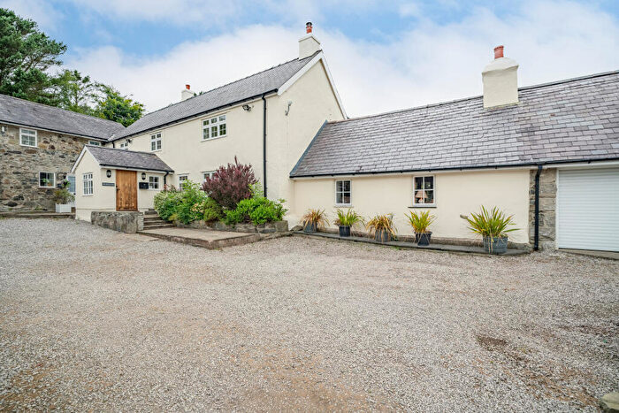 4 Bedroom Link Detached House To Rent In , LL22