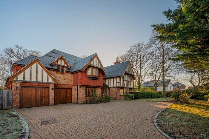 4 Bedroom Semi-Detached House To Rent In Court Road, Eltham, SE9