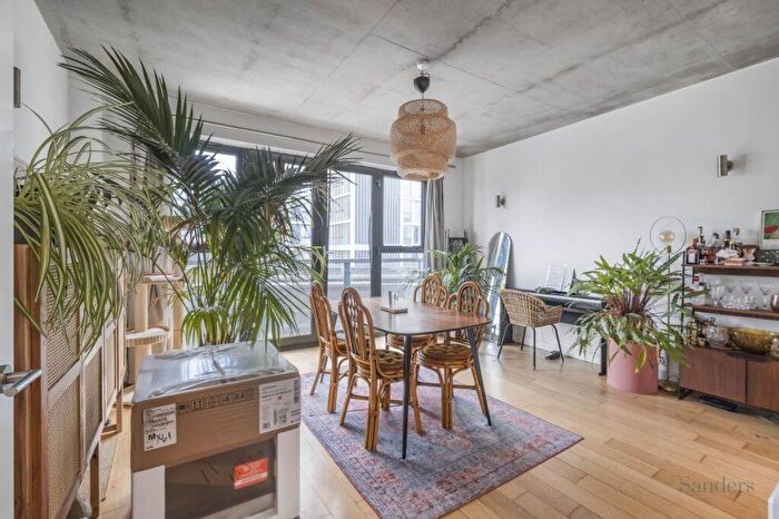 2 Bedroom Flat To Rent In Kingsland Road, Hackney, London, E2