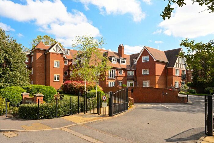 2 Bedroom Apartment For Sale In Bridgewater Road, Weybridge, Surrey, KT13