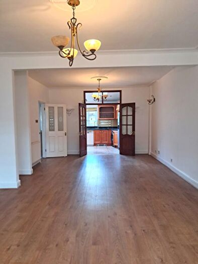 3 Bedroom Terraced House To Rent In Firs Lane, London, N21