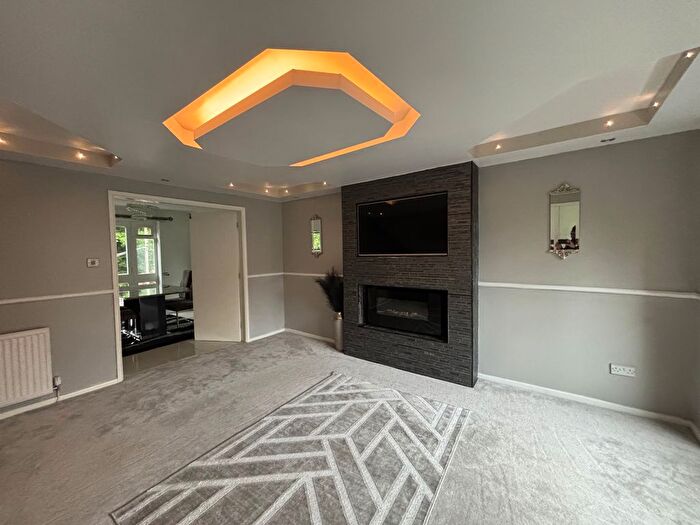 3 Bedroom Detached House To Rent In Heather Close, Rotherham, S60