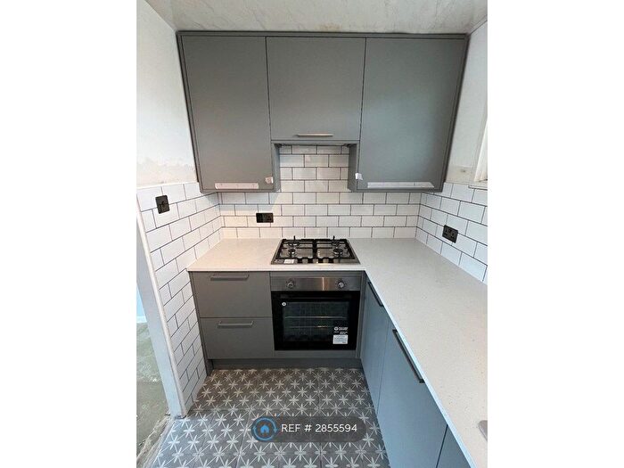 1 Bedroom Flat To Rent In Glanville Road, London, SW2