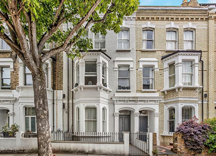 2 Bedroom Flat For Sale In Radipole Road, London, SW6