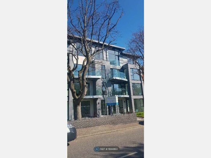 2 Bedroom Flat To Rent In Pine Ridge, London, SE23