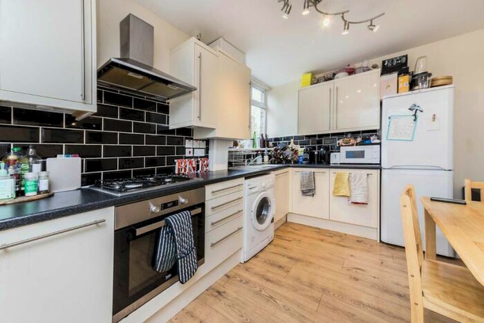 4 Bedroom House To Rent In Balham New Road, Balham, SW12