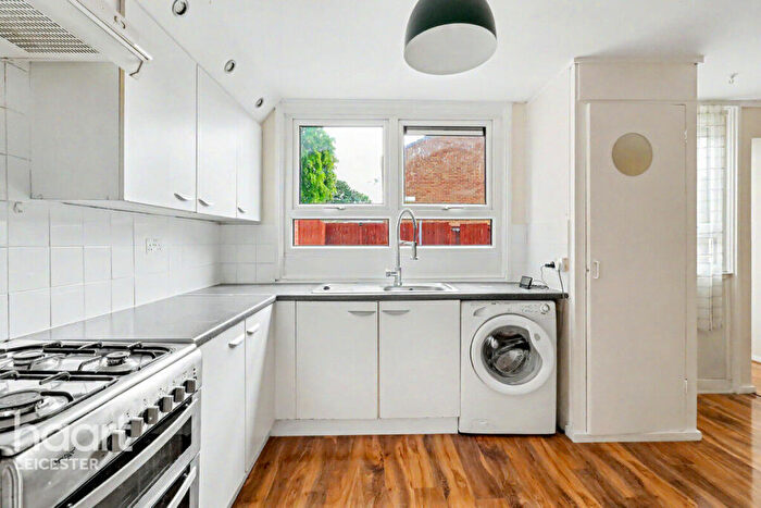 3 Bedroom Terraced House For Sale In Lockerbie Avenue, Leicester, LE4