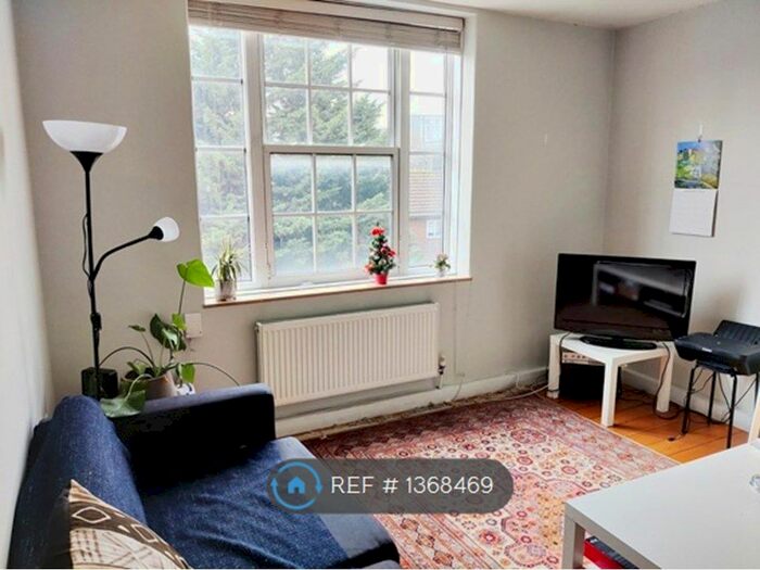 3 Bedroom Flat To Rent In Waterloo, London, SE1