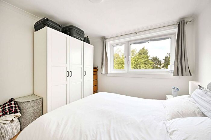 1 Bedroom Flat To Rent In Fontley Way, Roehampton, London, SW15