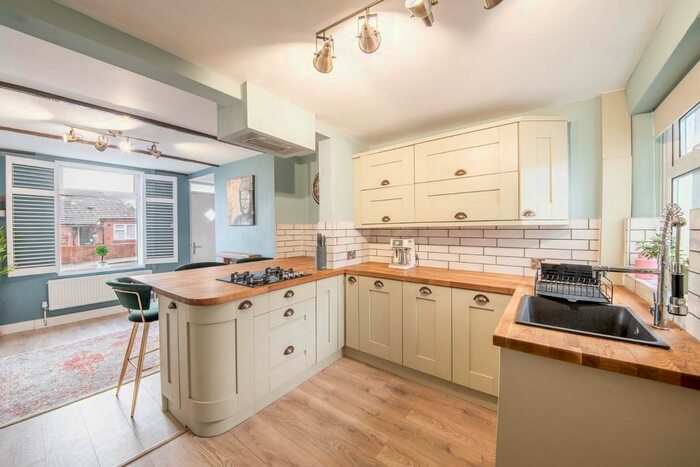 3 Bedroom Detached House To Rent In St. Johns Road, Newbold, Chesterfield, S41