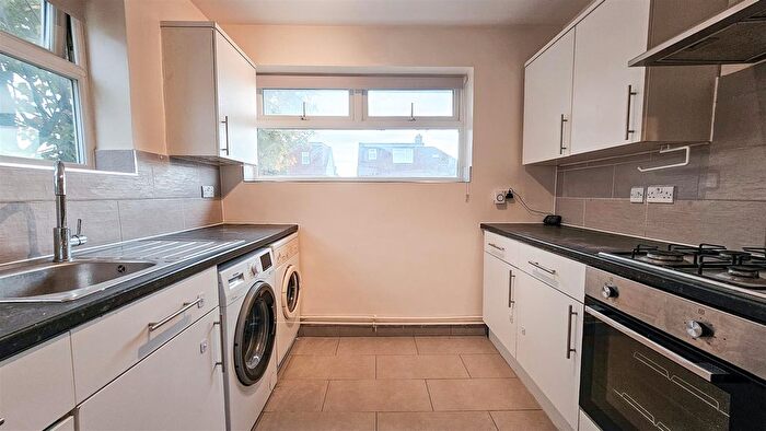 2 Bedroom Maisonette To Rent In Fairey Avenue, Hayes, UB3