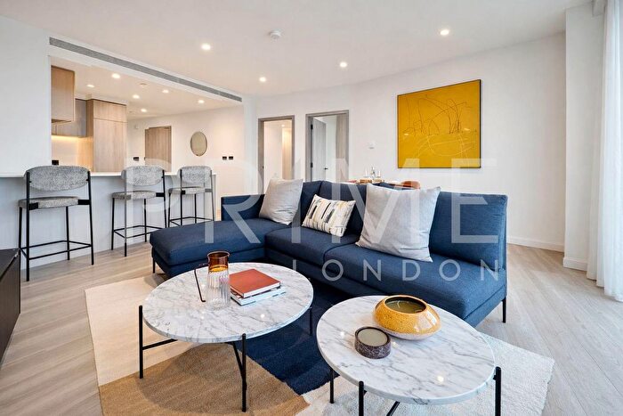 2 Bedroom Flat For Sale In Aspen, Marsh Wall, Canary Wharf, E14