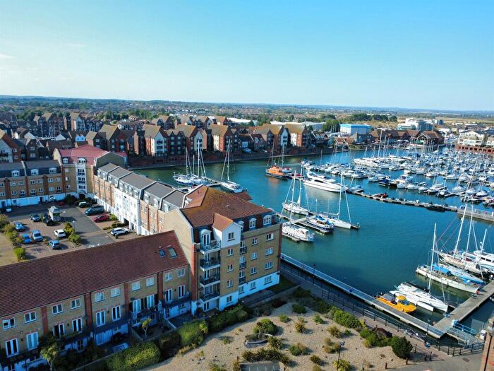 3 Bedroom Penthouse For Sale In The Piazza, Eastbourne, BN23