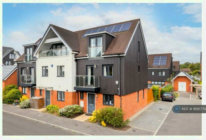 3 Bedroom End Of Terrace House To Rent In Tippett Lane, Oxted, RH8