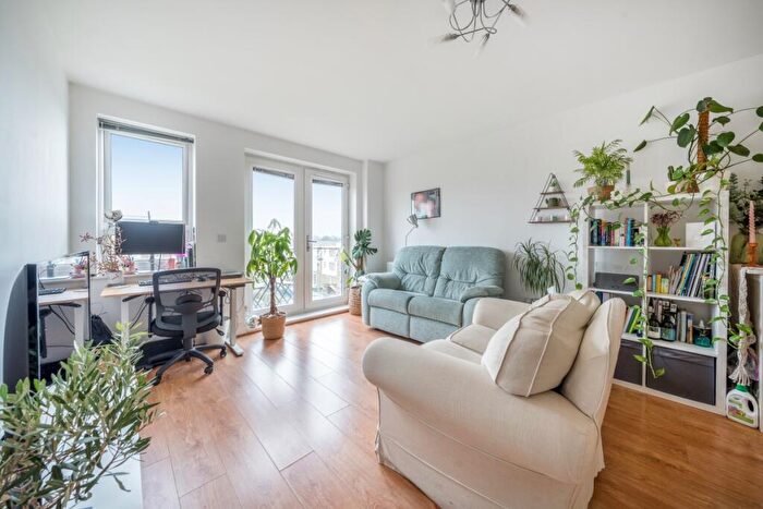 2 Bedroom Apartment To Rent In Heron Way Maidenhead, SL6