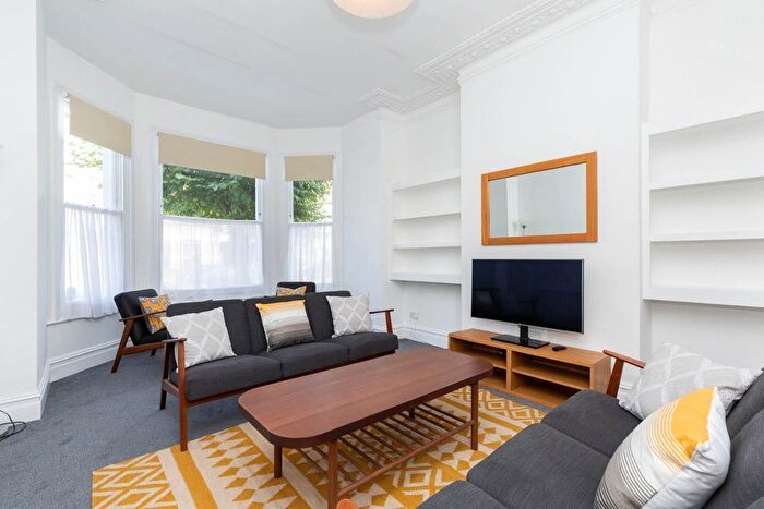 6 Bedroom Town House To Rent In Burgoyne Road, London, N4