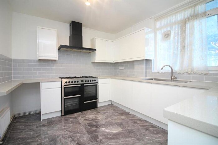2 Bedroom Flat To Rent In Homerton High Street, London, E9