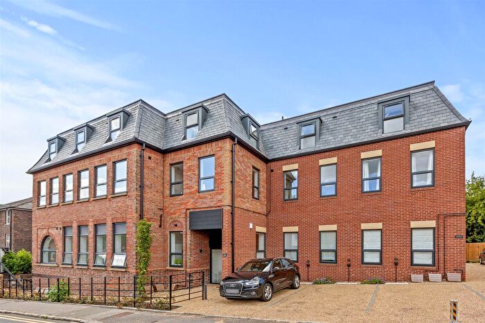 1 Bedroom Flat To Rent In Harlow Road, High Wycombe, HP13