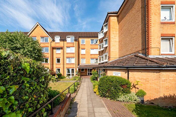 2 Bedroom Flat For Sale In Homemanor House, Cassio Road, Watford, Hertfordshire, WD18