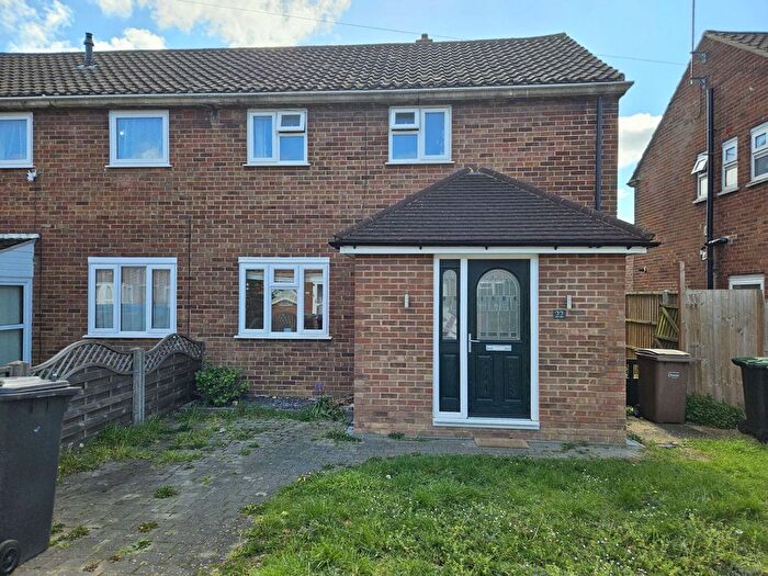 3 Bedroom Semi-Detached House To Rent In Wodecroft Road Luton, LU3