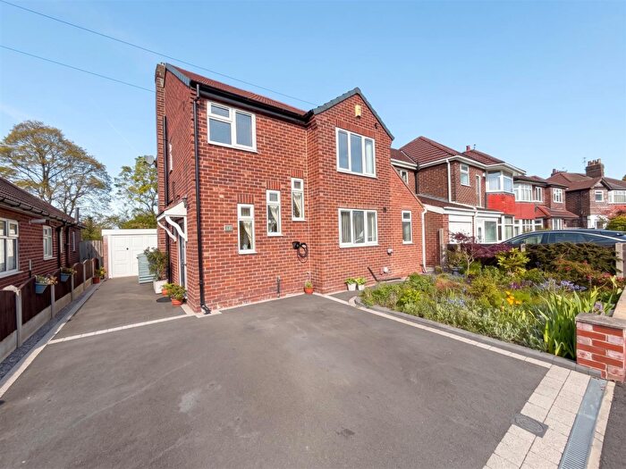 4 Bedroom Detached House For Sale In Arnesby Avenue, Sale, M33