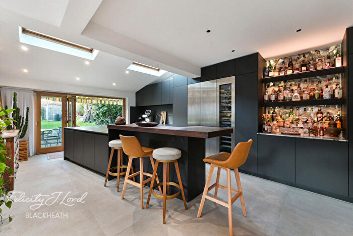 3 Bedroom Detached House For Sale In Eaglesfield Road, London, SE18