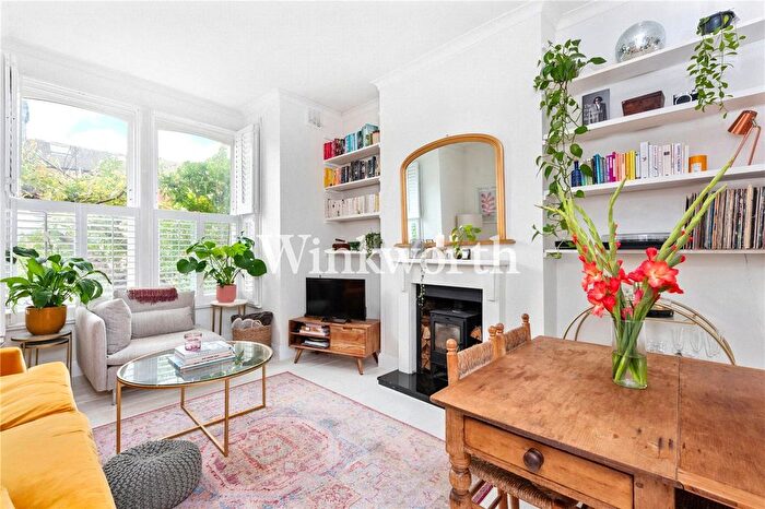 1 Bedroom Flat For Sale In Alroy Road, London, N4