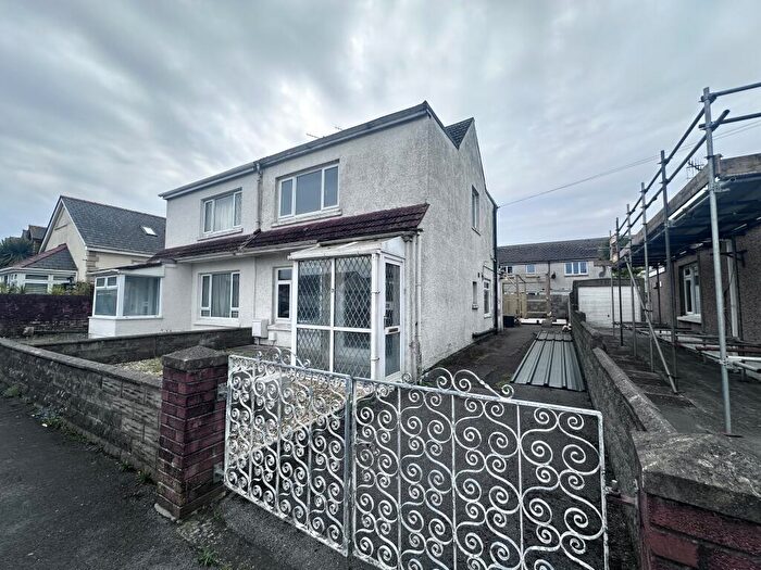 2 Bedroom House To Rent In Chapman Street, Llanelli, SA15