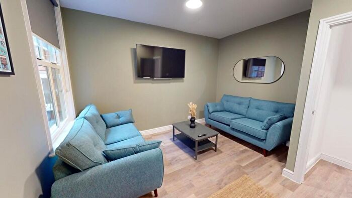 6 Bedroom House To Rent In Rothesay Avenue, NG7