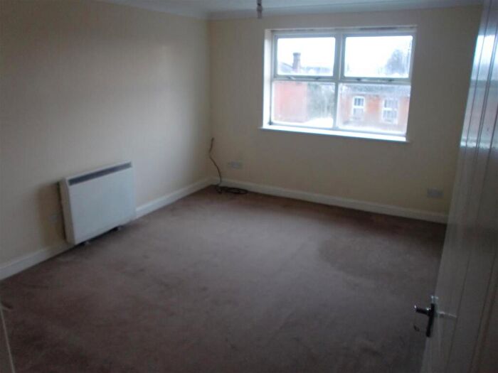 2 Bedroom Flat To Rent In Christchurch, Dorset, BH23