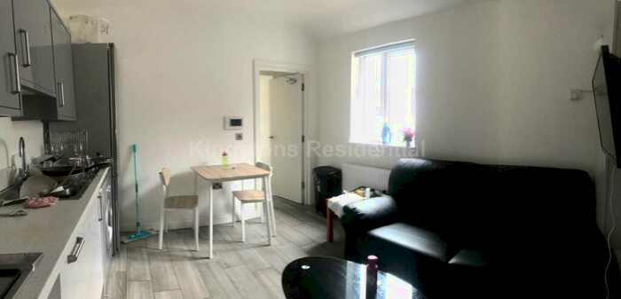 2 Bedroom Apartment To Rent In Colum Road, Cathays, CF10