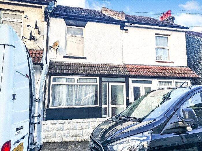 4 Bedroom Terraced House To Rent In Albany Road, Gillingham, Kent, ME7