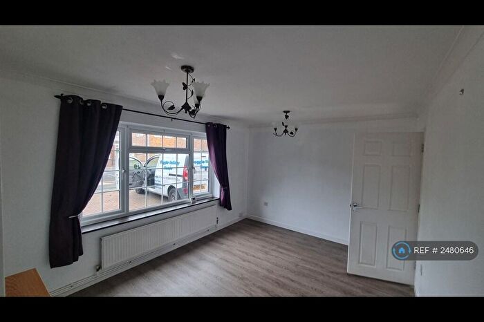 4 Bedroom Semi-Detached House To Rent In Spencer Drive, Lee-On-The-Solent, PO13