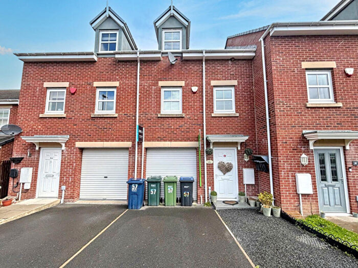 3 Bedroom Town House For Sale In Dobson Close, High Spen, Rowlands Gill, Tyne And Wear, NE39