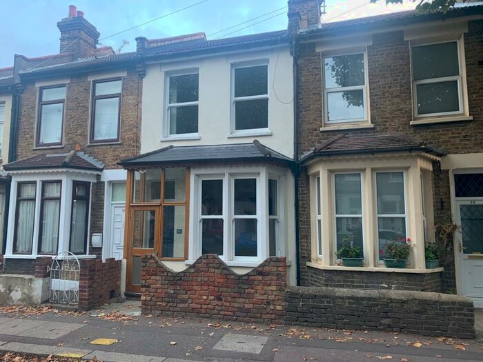 2 Bedroom Cottage To Rent In Tudor Road, Westcliff On Sea, SS0