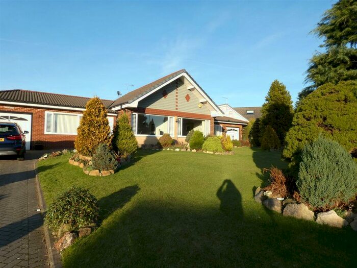 3 Bedroom Semi-Detached Bungalow To Rent In Woodland Park, Royton, Oldham, OL2