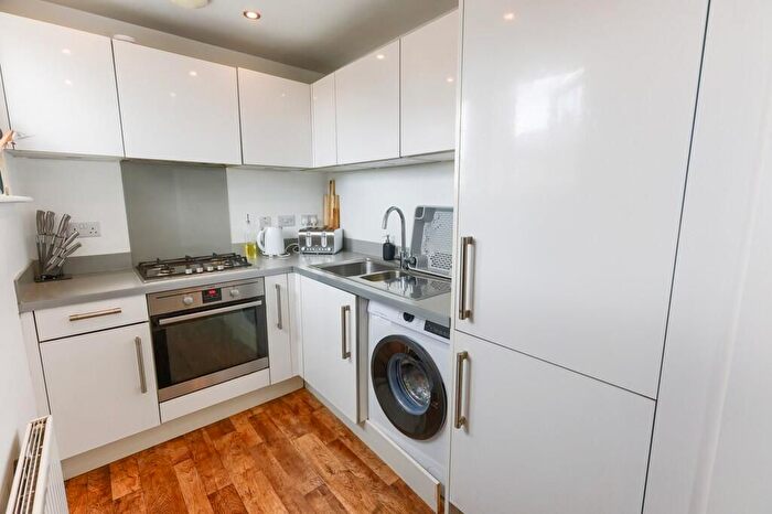 3 Bedroom Terraced House To Rent In Leafy Way, Croydon, CR0
