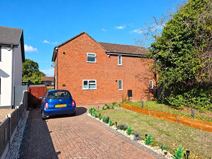 1 Bedroom Semi-Detached House For Sale In Mey Walk, Hockley, Essex, SS5