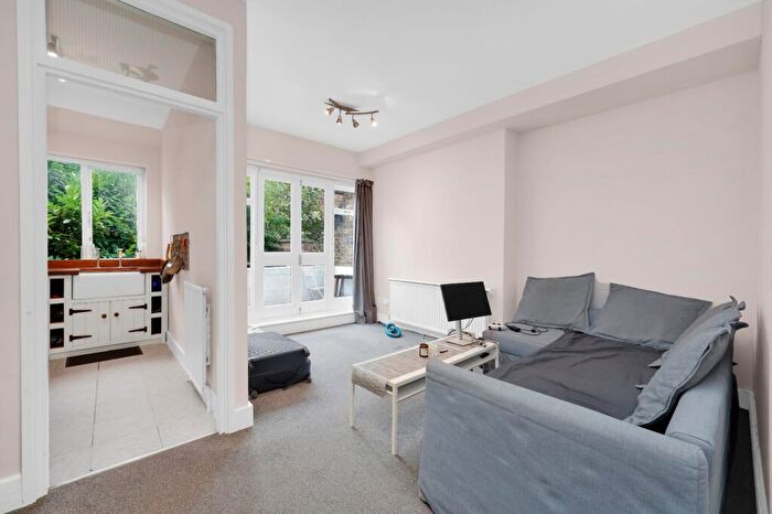 1 Bedroom Flat To Rent In Jamestown Road, Camden, NW1