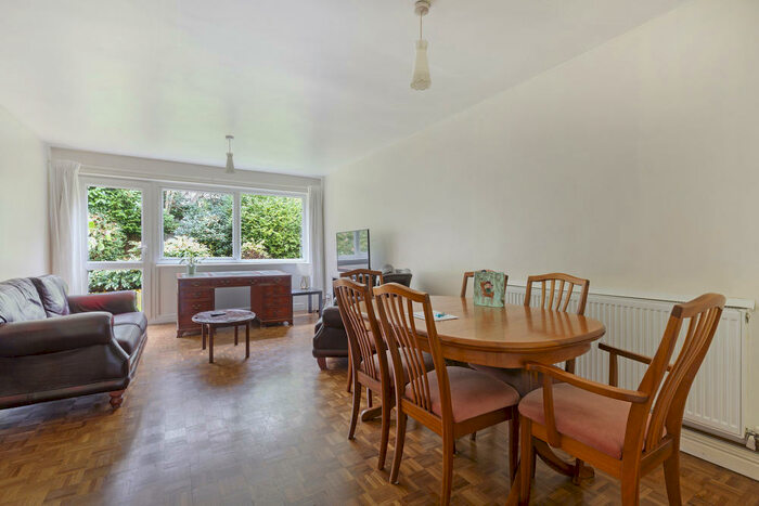 2 Bedroom Terraced House To Rent In Bramley Hill, : Bed Bath Furn, CR2