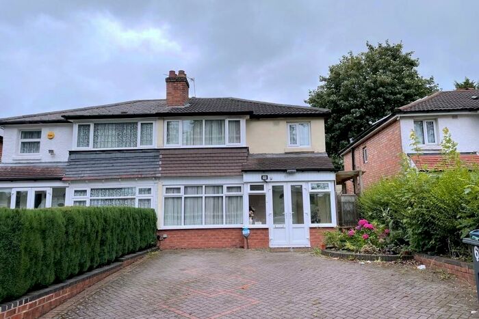 3 Bedroom Semi-Detached House To Rent In Solihull Lane, B28