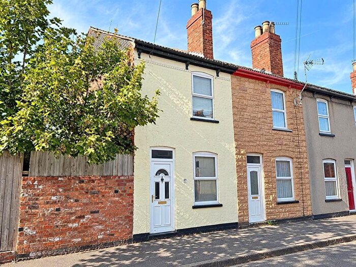 2 Bedroom End Of Terrace House For Sale In Cross Street, Lincoln, LN5