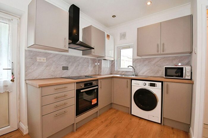 1 Bedroom Flat To Rent In Kingsley Road, Hounslow, TW3